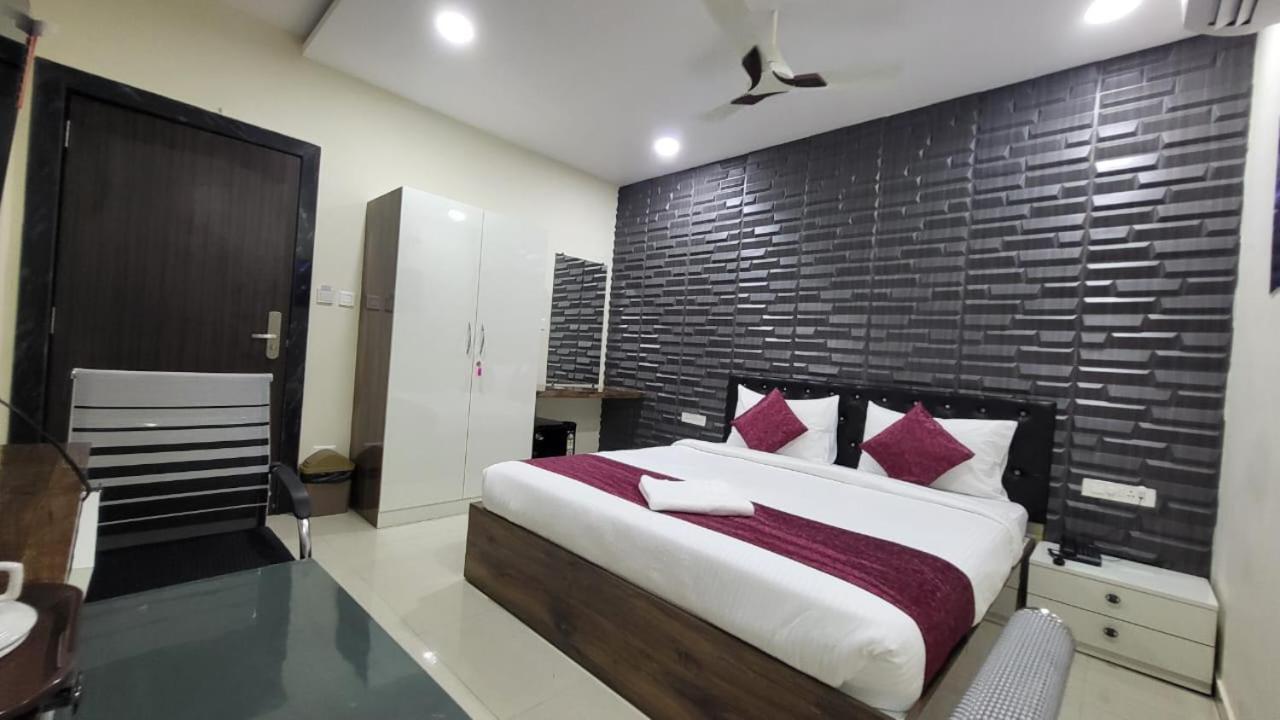 Hotel Vaishnavi Grand Miriālgūda Eksteriør bilde
