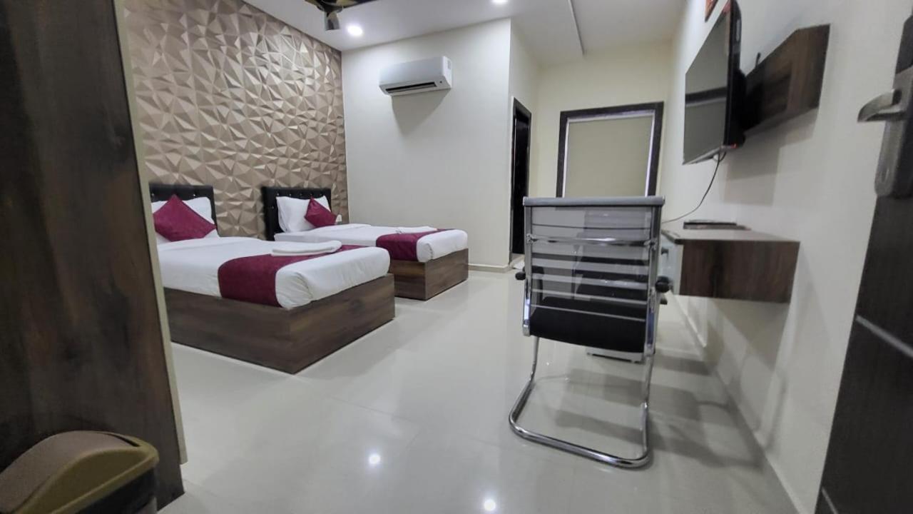 Hotel Vaishnavi Grand Miriālgūda Eksteriør bilde