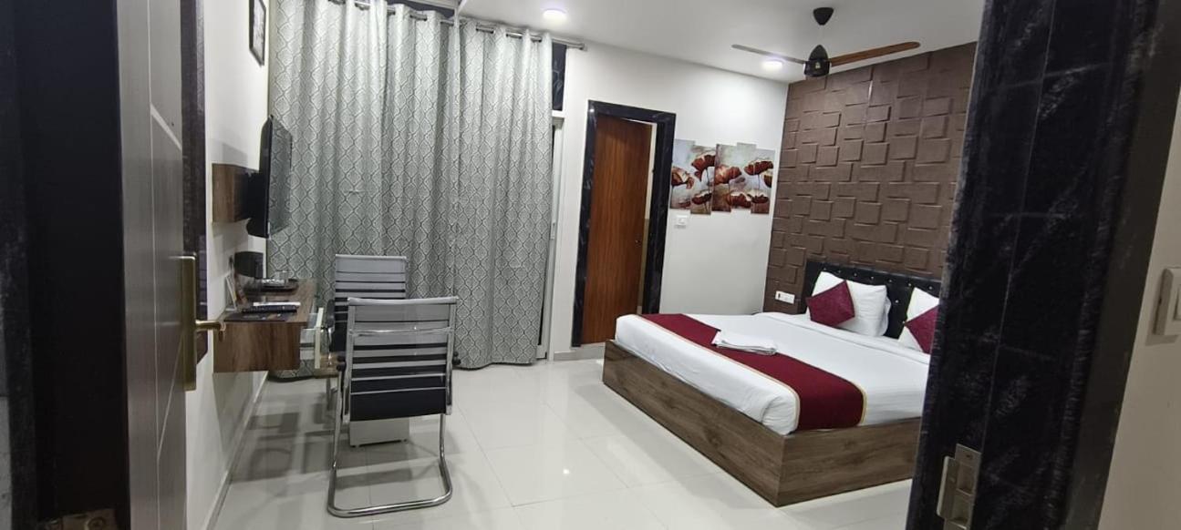 Hotel Vaishnavi Grand Miriālgūda Eksteriør bilde