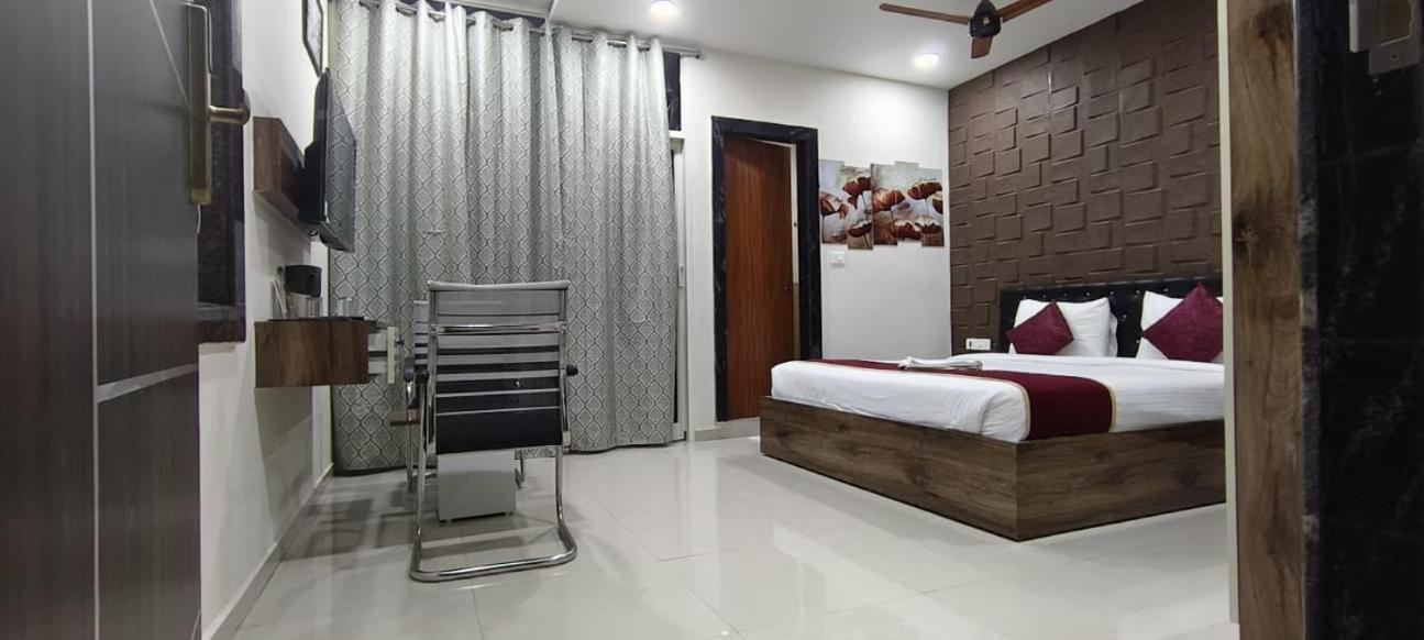 Hotel Vaishnavi Grand Miriālgūda Eksteriør bilde