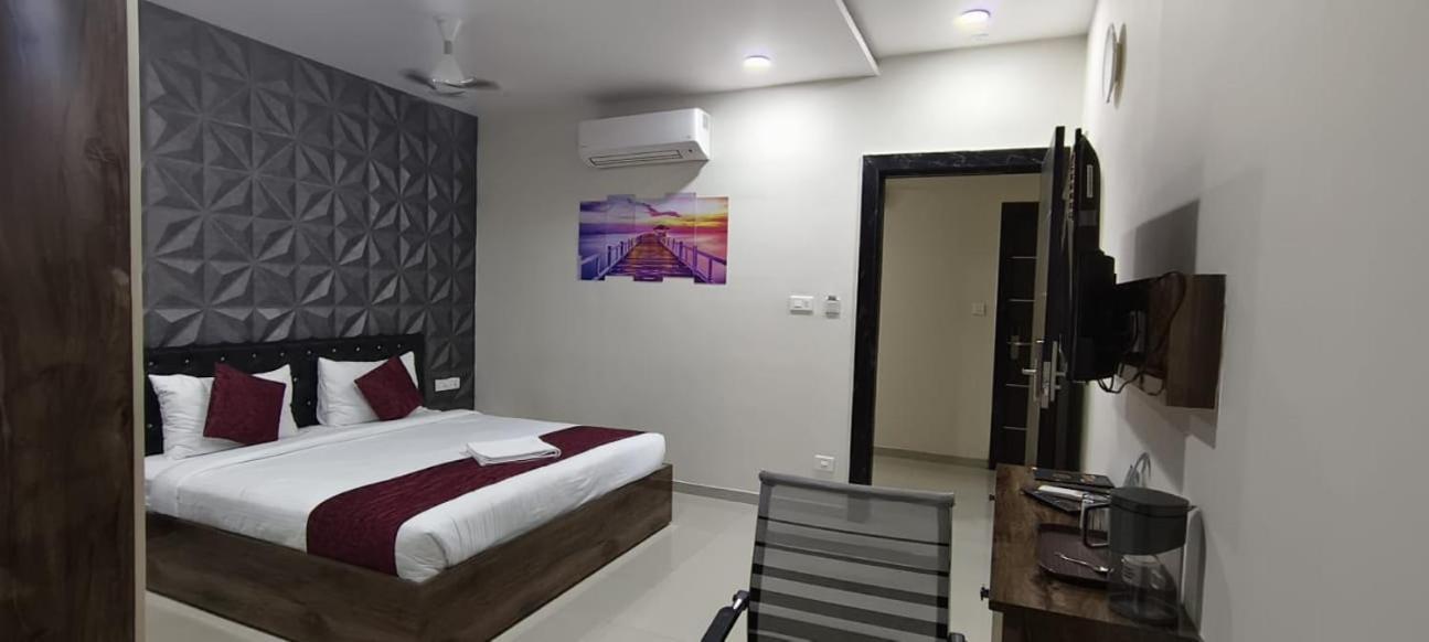 Hotel Vaishnavi Grand Miriālgūda Eksteriør bilde